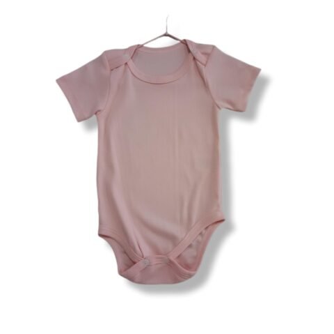 «Ροζ Βρεφικό Κορμάκι με Κοντό Μανίκι – Απαλή Αγκαλιά από Καθαρό Βαμβάκι»