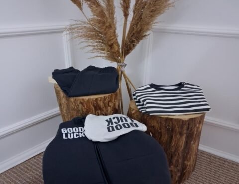 Alternative view of «Βρεφικό Σετ Αγόρι GOOD LUCK – Μπλούζα, Παντελόνι & Γιλέκο»