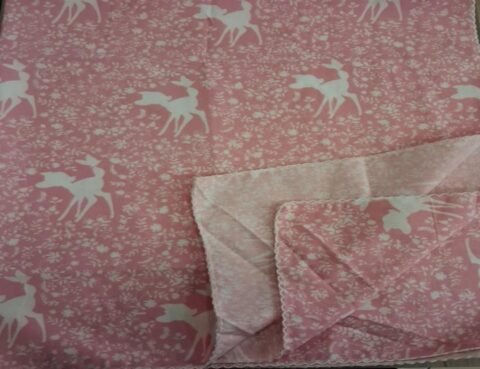 Ροζ Βρεφική Πάνα με Ελαφάκια – Απαλότητα & Στυλ