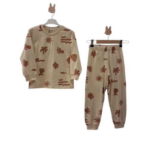 Παιδικές Μπεζ Πιτζάμες με Καφέ Σχεδιάκια – Άνεση & Γλύκα στον Ύπνο Περιγραφή: