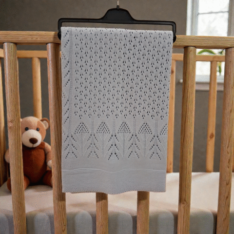 Alternative view of Απαλή Πλεκτή Κουβερτούλα Γκρι – Κομψότητα & Τρυφερή Ζεστασιά