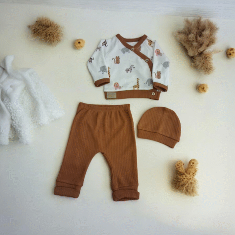 Alternative view of Βρεφικό Σετ 3 Τεμαχίων Safari – Μπλούζα, Παντελονάκι & Σκουφάκι