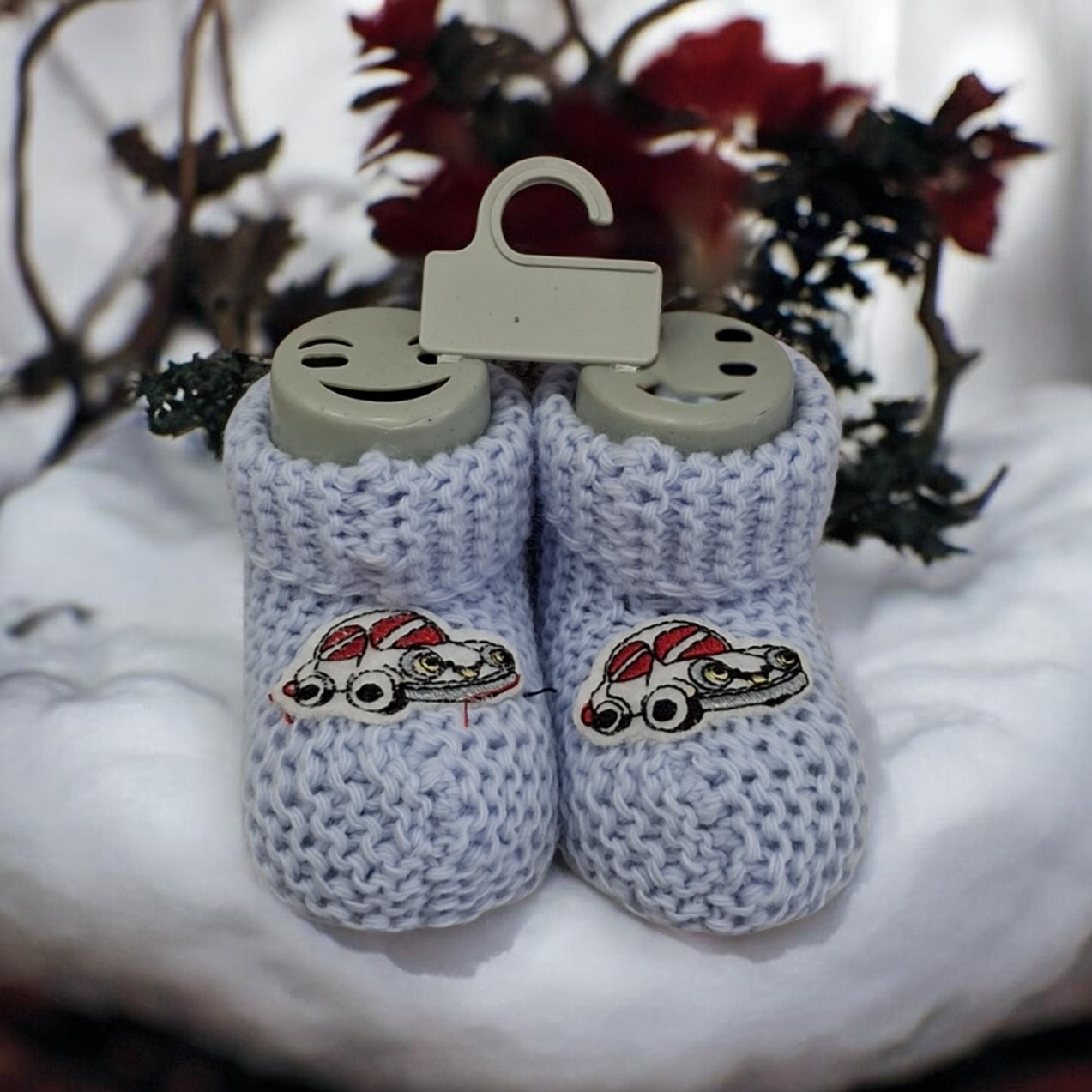 Βρεφικά Πλεκτά Μποτάκια Σιέλ με Κεντημένο Αυτοκινητάκι 🚗💙